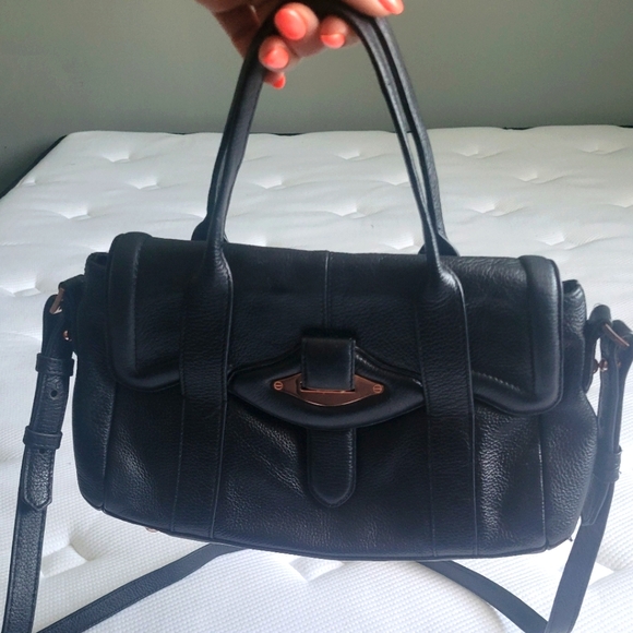 Danier leather handbag/crossbody - Picture 1 of 6